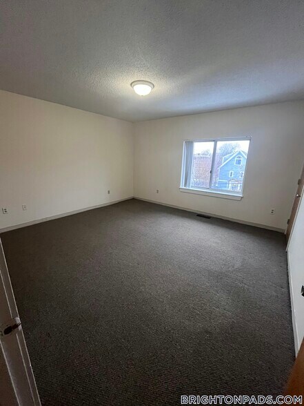 Building Photo - 152 N Beacon St