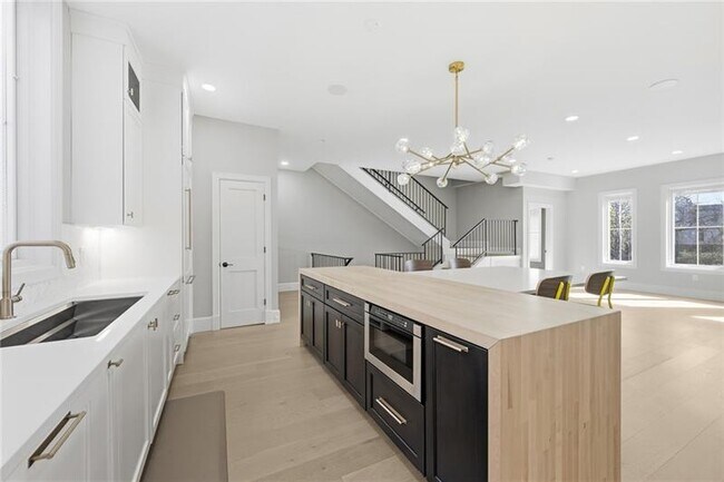 Building Photo - 5133 Fifth Ave