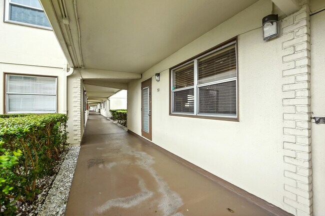 Building Photo - 52 Saxony B