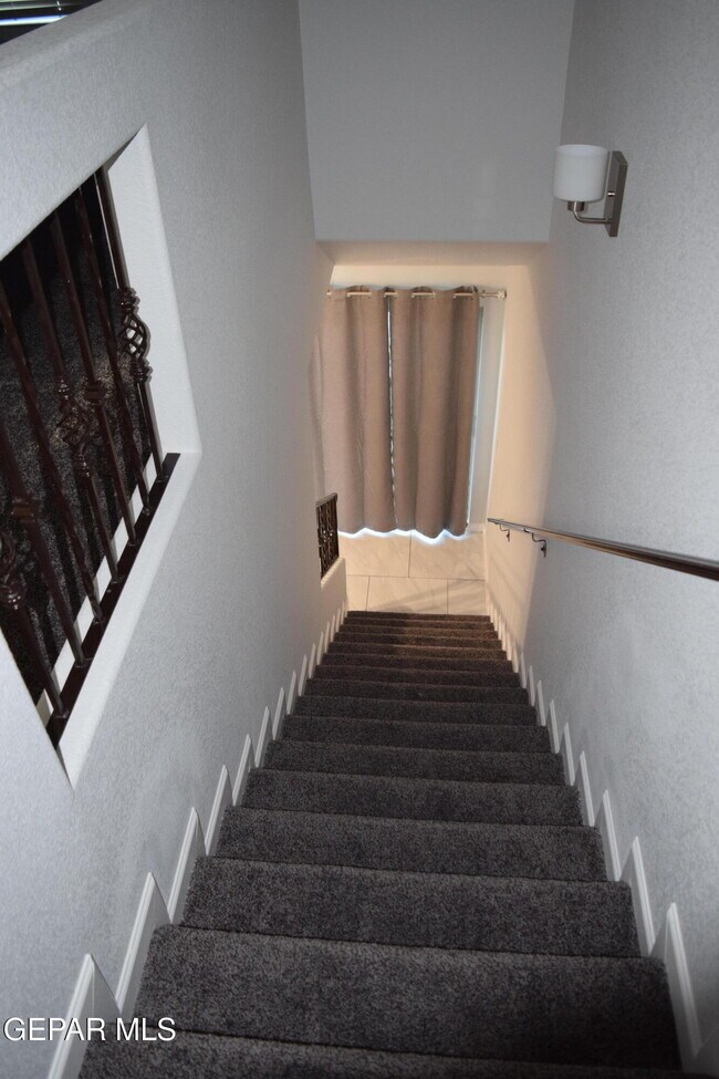 Building Photo - 1103 Nickel Hl Ave