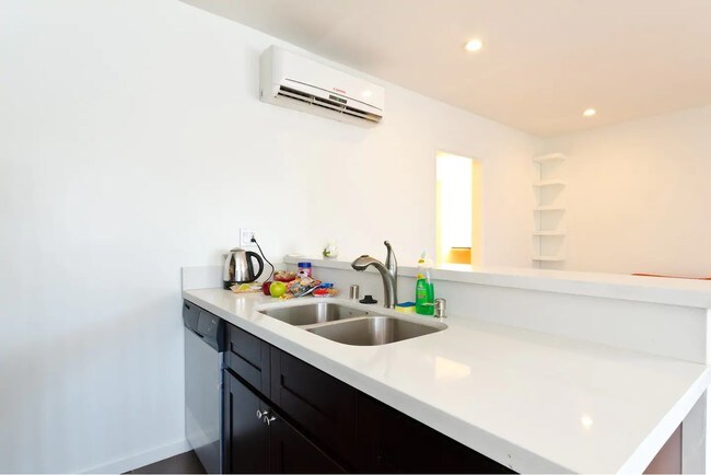 Building Photo - 1811 Ivar Ave