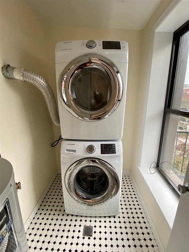 Building Photo - 149 Grand St