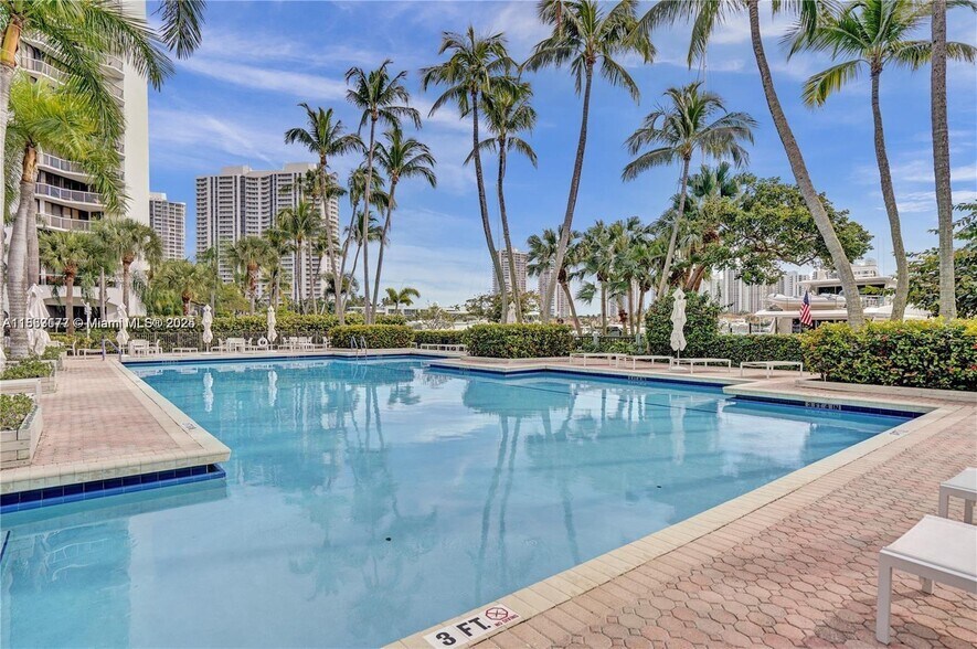 Building Photo - 3610 Yacht Club Dr