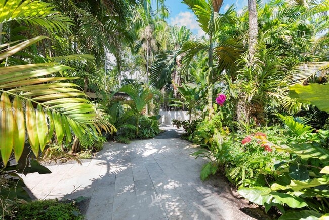 Building Photo - 1107 NE 118th St