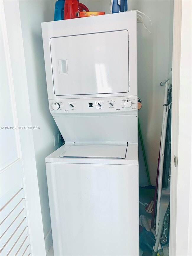 Building Photo - 1080 Brickell Ave