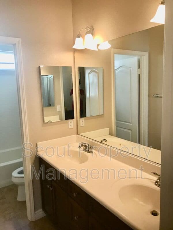 Building Photo - 28770 Oak Park Ln