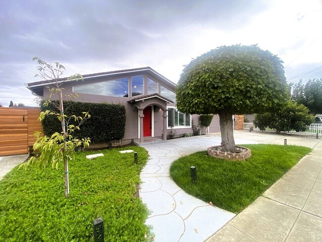 Primary Photo - Sunlit 3-Bed Fremont Home in Cabrillo with...