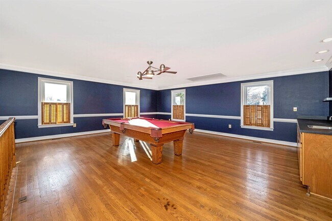 Building Photo - WELLER ESTATES