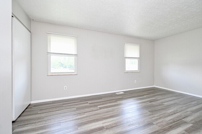Building Photo - 10943 Birchridge Dr