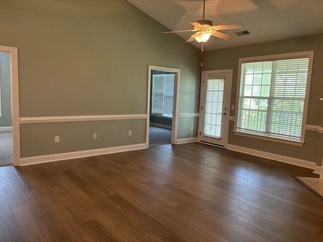 Building Photo - 89 Gallery Dr