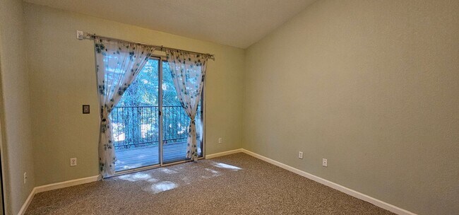 Building Photo - **Centrally Located in Santa Rosa!!**