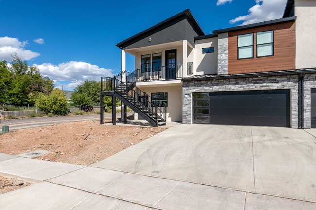 Building Photo - "Charming 2-Bed, 2-Bath Apartment in a brand new townhome at Lavista Hillside Charm in Cedar City...