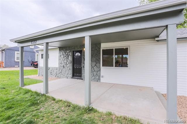 Building Photo - 1322 S Quieto Ct