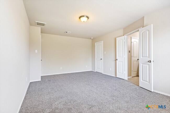 Building Photo - 1533 Redbridge Dr