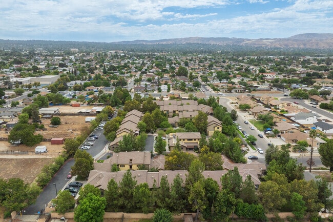 Building Photo - Vista del Sol