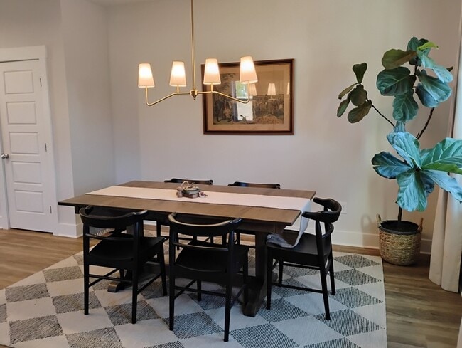 Building Photo - 353 Wash Holw Dr