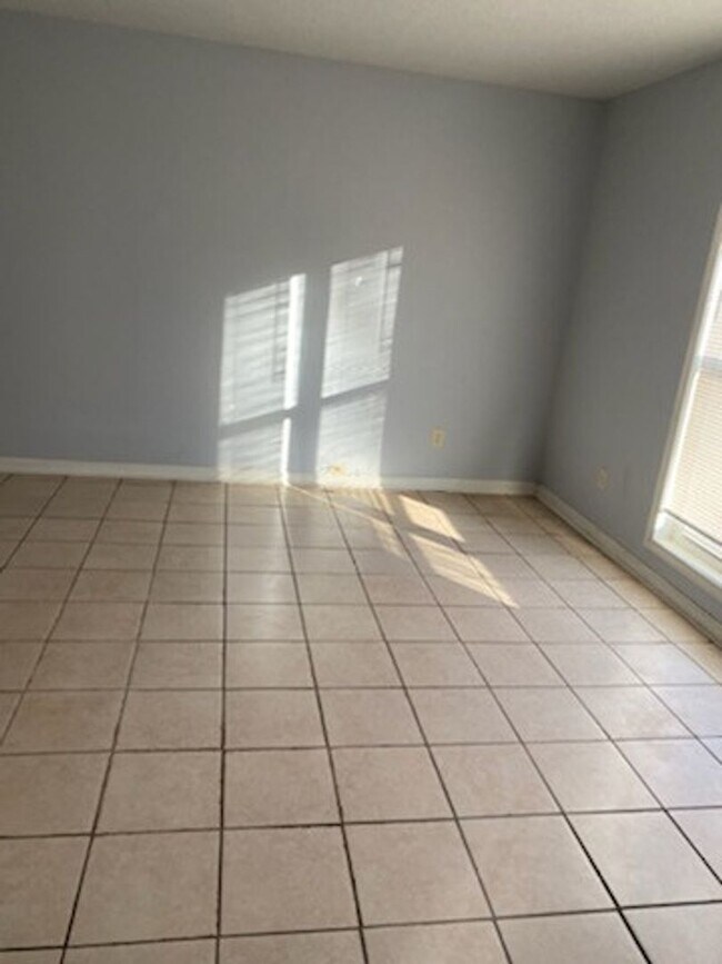 Building Photo - 6015 Warm Springs Ct