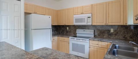 Building Photo - 1475 SE 24th Ct