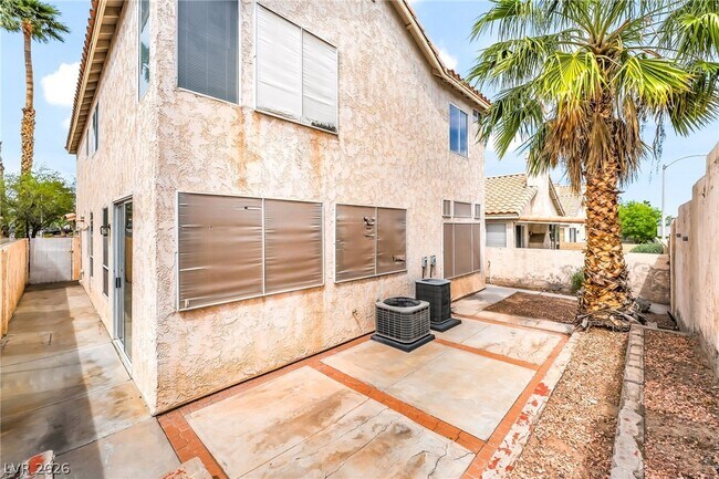 Building Photo - 120 McLaren St