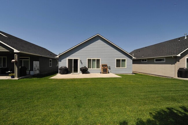 Building Photo - Gated Community in Soleil Parc/CDA Place
