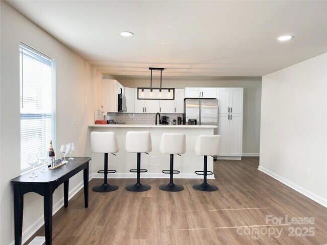 Building Photo - 226 Malvern Dr SW