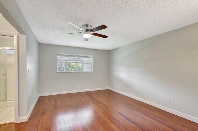 Building Photo - 10789 N Military Trl