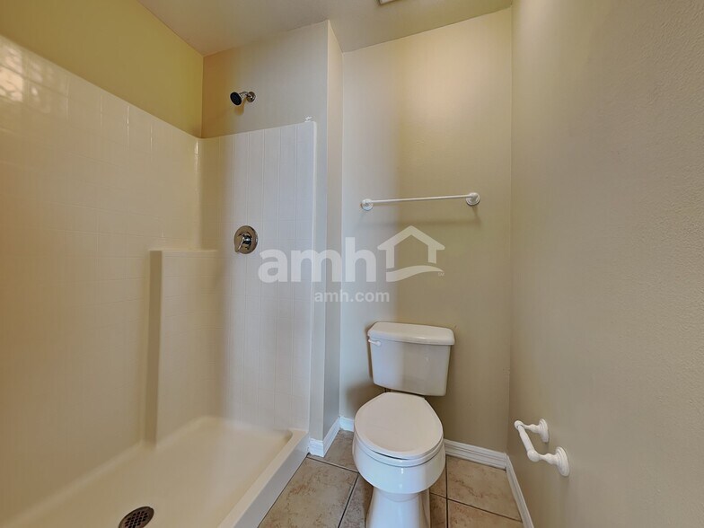 Building Photo - 2724 Maderia Cir