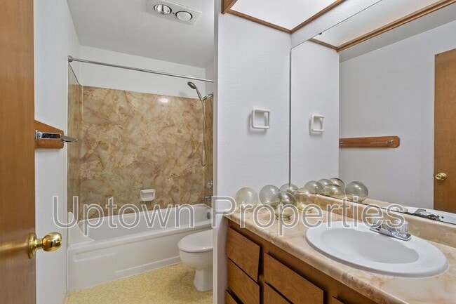 Building Photo - 250 Cervantes Cir