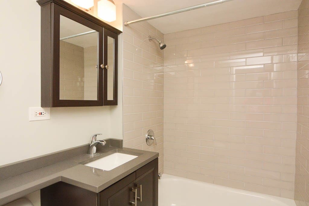 Building Photo - 450 W Wellington Ave