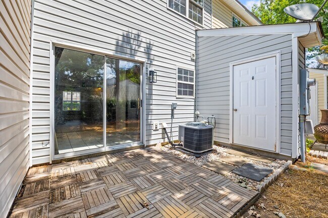 Building Photo - Great 2 bdrm Townhome in Steele Creek area...