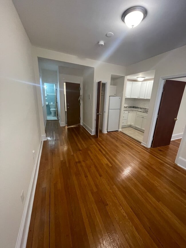 Building Photo - One Bedroom in Clean Elevator Building