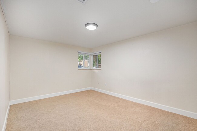 Building Photo - Charming 3-Bedroom Home – Perfect for Comf...