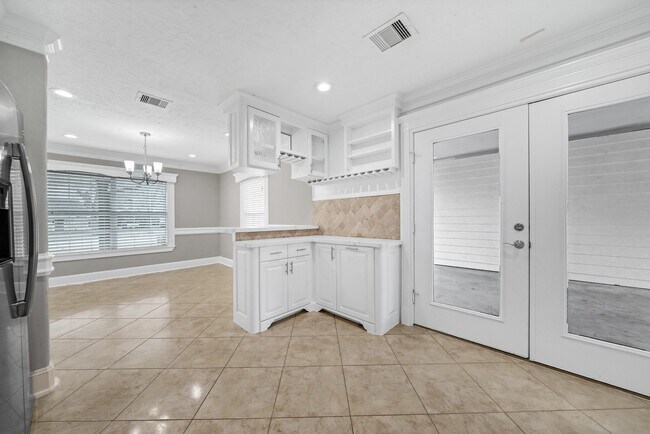 Building Photo - 7647 Greendowns St