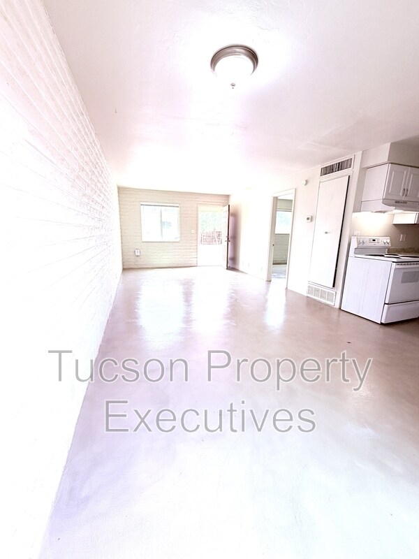 Building Photo - 319 E Blacklidge Dr
