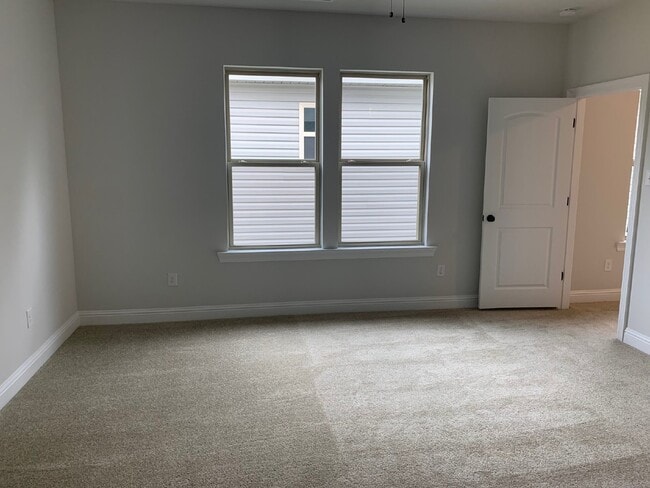 Building Photo - The Cottages at University Villas 3 bedroom 2.5 bath townhouse for Lease!