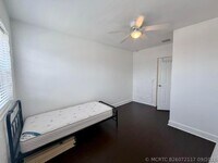 Building Photo - 406 Northwood Rd