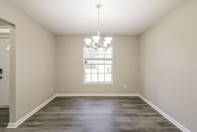 Building Photo - 1010 Whirlaway Cir S