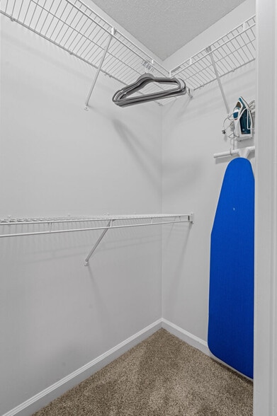 Building Photo - 13 Huntcliff Dr