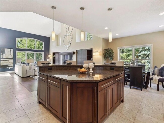 Building Photo - 6484 Ivy Way
