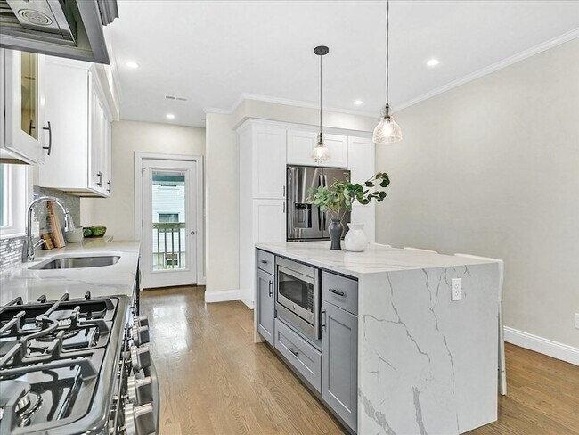 Building Photo - 18 Laurel St