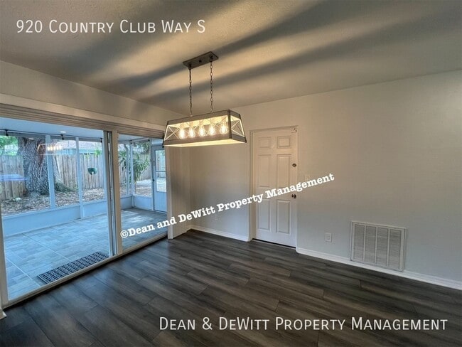 Building Photo - 920 Country Club Way S