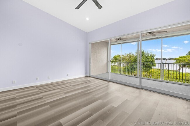 Building Photo - 88 N Lakeshore Dr