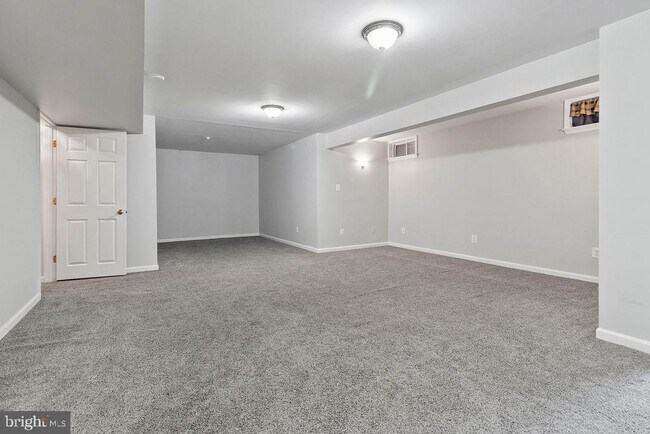 Building Photo - 9871 Upper Mill Loop