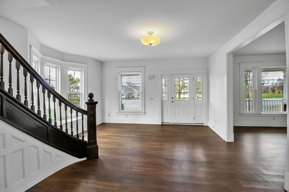 Building Photo - 5849 Broadway, 8