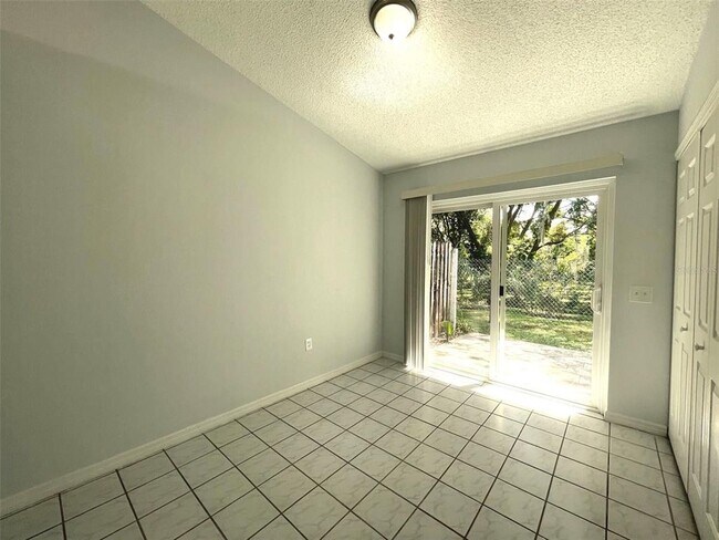 Building Photo - 1056 S Buena Vista Dr