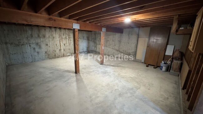 Building Photo - 3 BD I 3.5 BA Home - Separate Living Areas