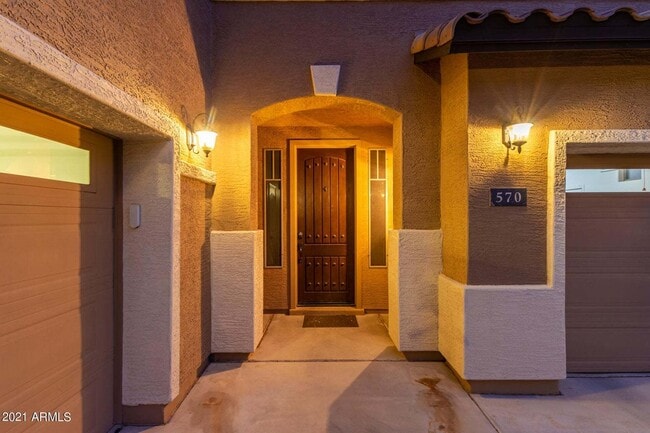 Building Photo - Eagle Glen Cul-de-sac Beauty