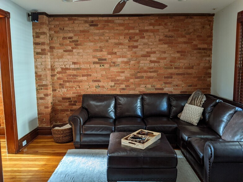 Building Photo - 522 2nd Ave