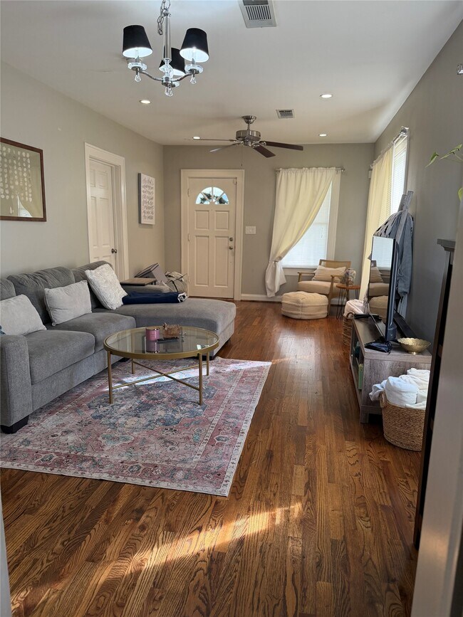 Building Photo - 307 E 28th St