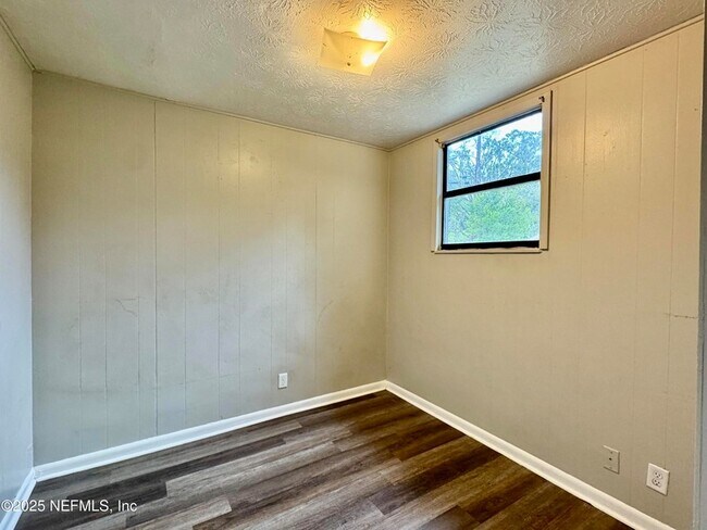 Building Photo - 5213 McManus Dr